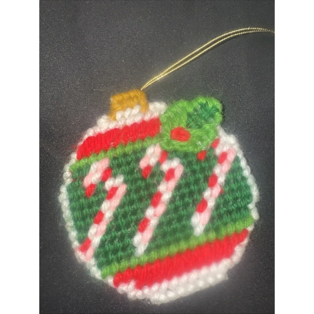 Lot of 11 vintage Hand Crocheted Christmas Ornaments‎